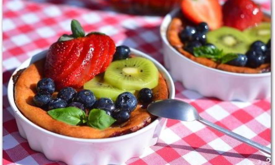 Рецепт творожной запеканки с ягодами