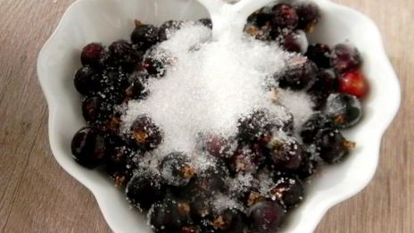 творожно-кокосовая запеканка с ягодами