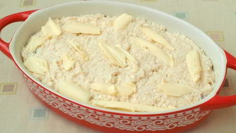 творожно-кокосовая запеканка со смородиной