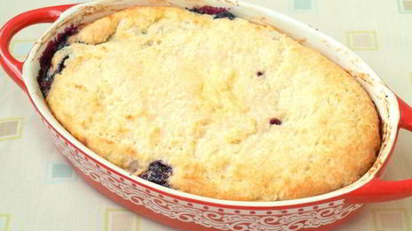 творожно-кокосовая запеканка со смородиной