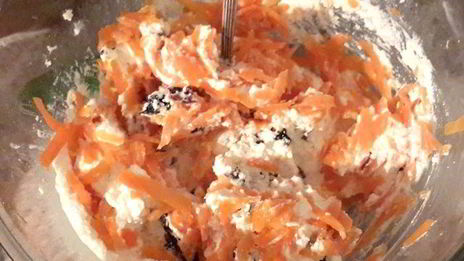 творожно-морковная запеканка с черносливом