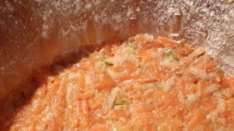 творожно-морковная запеканка с черносливом