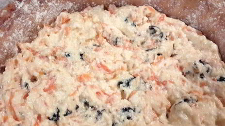 творожно-морковная запеканка с черносливом