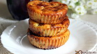 Творожные мини-запеканки с бананом и изюмом