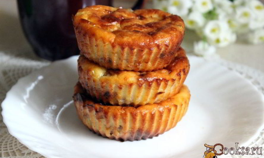 Рецепт творожных мини-запеканок с бананом и изюмом