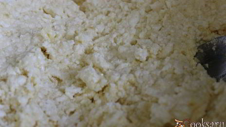 творожные мини-запеканки с бананом и изюмом