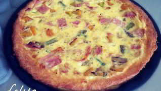 Тыквенная запеканка со спаржей, с сырной корочкой и колбаской из индейки