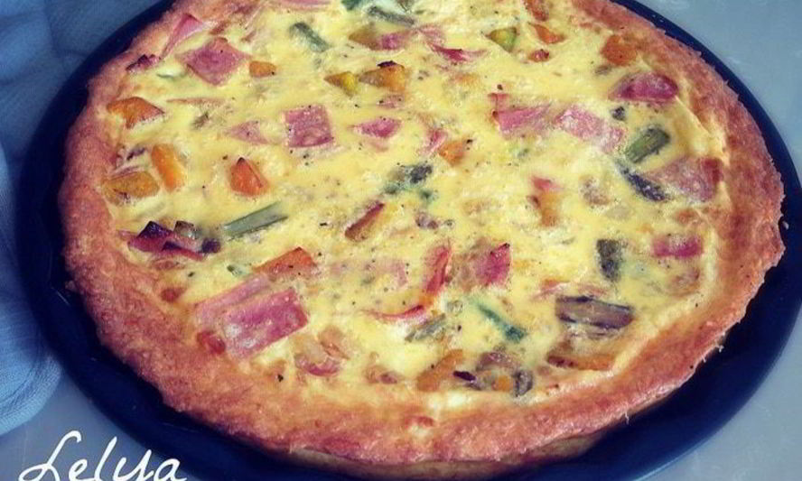 Рецепт тыквенной запеканки со спаржей, с сырной корочкой и колбаской из индейки