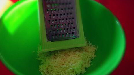 тыквенная запеканка со спаржей, с сырной корочкой и колбаской из индейки