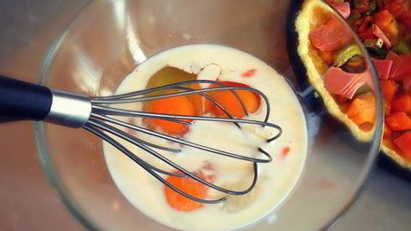 тыквенная запеканка со спаржей, с сырной корочкой и колбаской из индейки