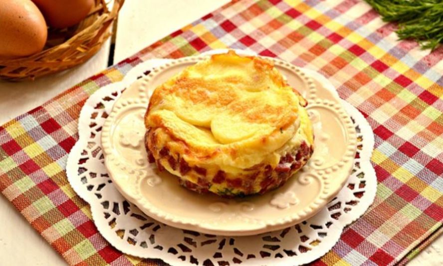 Рецепт яичной запеканки с колбасой и зеленью