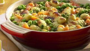 Запеканка из ньокков с копченой семгой