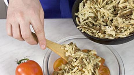 запеканка с макаронами, фаршем и грибами