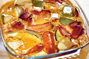 Запеканка с сосисками и яблоками