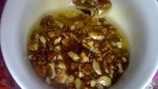 Грецкие орехи с медом
