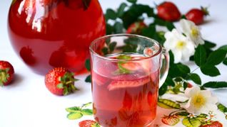 Клубничный компот с мятой