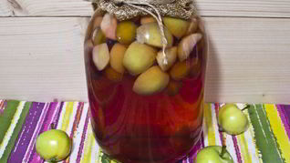 Компот из алычи и яблок на зиму