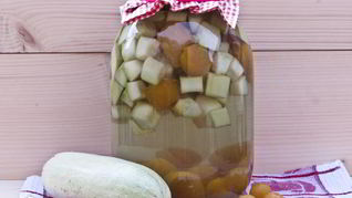 Компот из кабачков и алычи