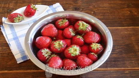 компот из клубники и яблок