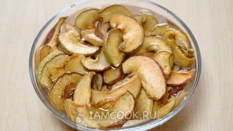 компот из сушеных яблок, изюма и кураги