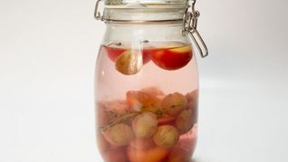 Компот из винограда и сливы