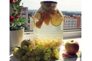 Компот из винограда с яблоками в зиму