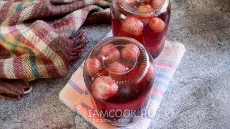 компот из вишни и клубники