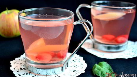 компот из яблок и кизила с мятой