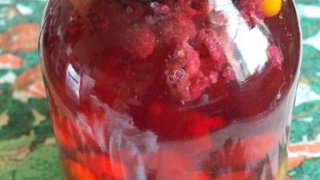 компот с алычой и малиной