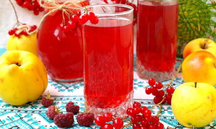 Рецепт компота с яблоками, малиной, калиной и айвой