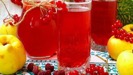 компот с яблоками, малиной, калиной и айвой
