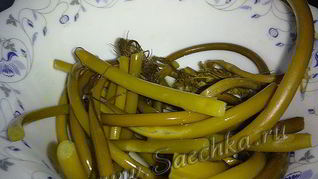 Квашеные стрелки чеснока