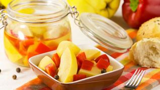 Айва, маринованная с болгарским перцем