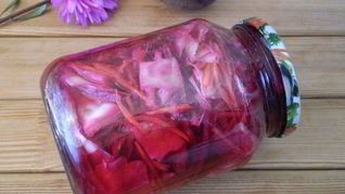 Быстрая маринованная капуста со свеклой