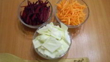 быстрая маринованная капуста со свеклой