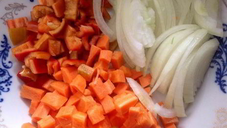 быстрые маринованные шампиньоны с овощами