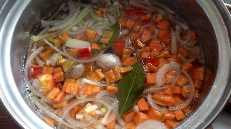 быстрые маринованные шампиньоны с овощами