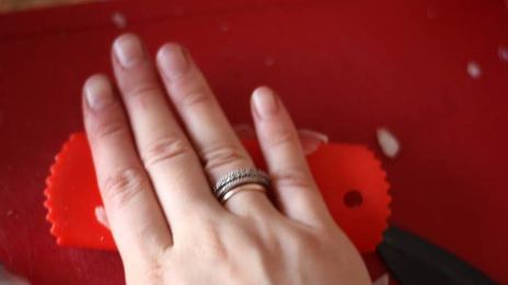 чеснок, маринованный со свекольным соком