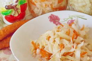Маринованная капуста с луком и морковью