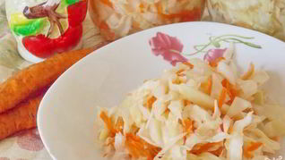Маринованная капуста с луком и морковью