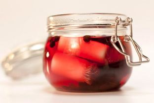 Маринованный лук-порей с каркаде