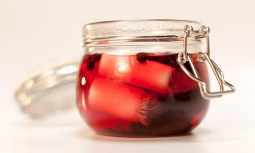 Рецепт маринованного лука-порея с каркаде