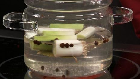 маринованный лук-порей с каркаде