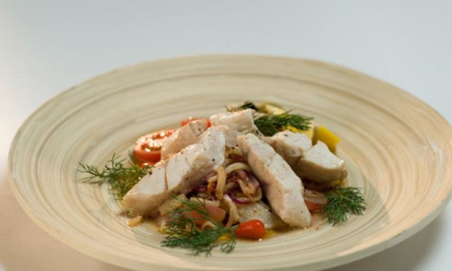 Рецепт маринованного морского окуня с сельдереем и виноградом