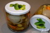 Маринованные огурцы с морковкой на зиму