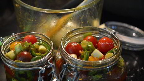 маринованные томаты с халапеньо