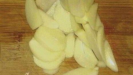 маринованные зеленые помидоры шпигованные чесноком