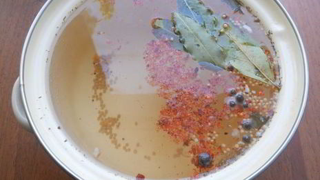 огурцы маринованные с зернами горчицы и паприкой на зиму