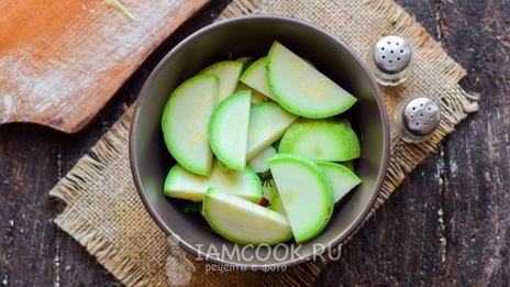 острые маринованные кабачки