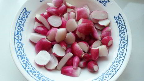 редис, маринованный с имбирем и чесноком